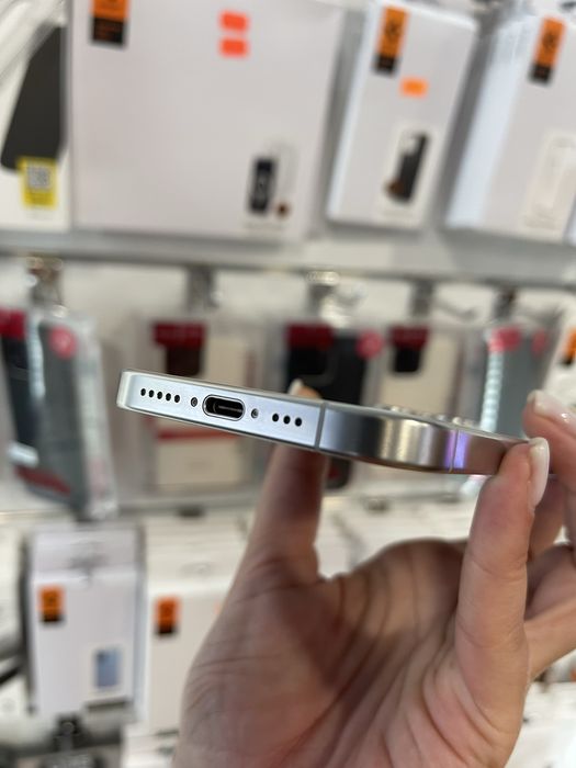 iPhone 15 Pro 256Gb white titanium - АКБ 89%, стан 5