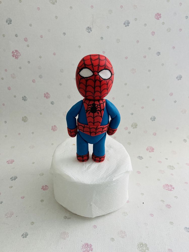 Figurka na tort z masy cukrowej Spiderman