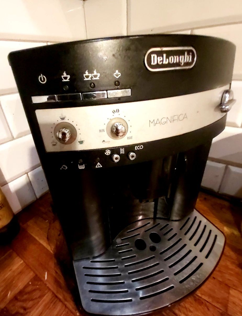 Ekspres ciśnieniowy DeLonghi Magnifica
