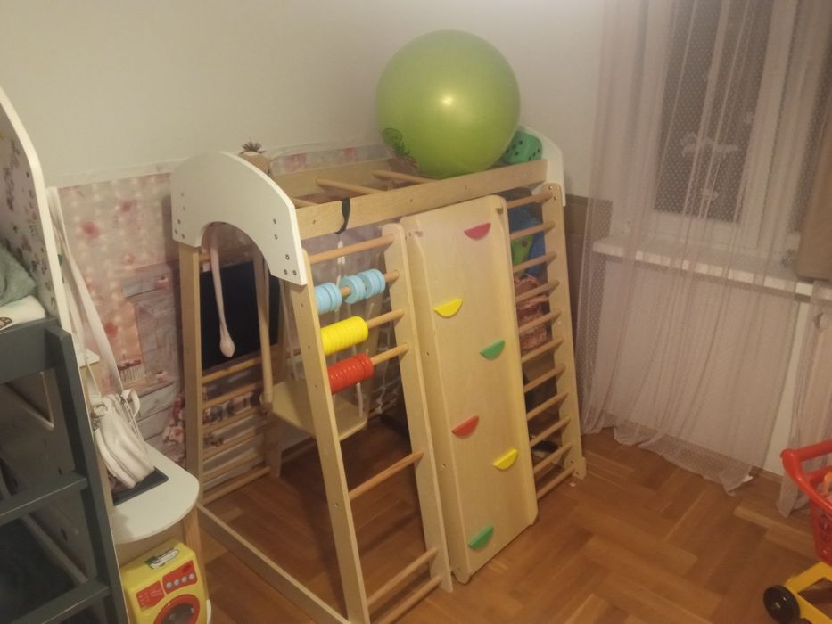 Drewniany plac zabaw do domu dla dzieci ze zjeżdżalnią