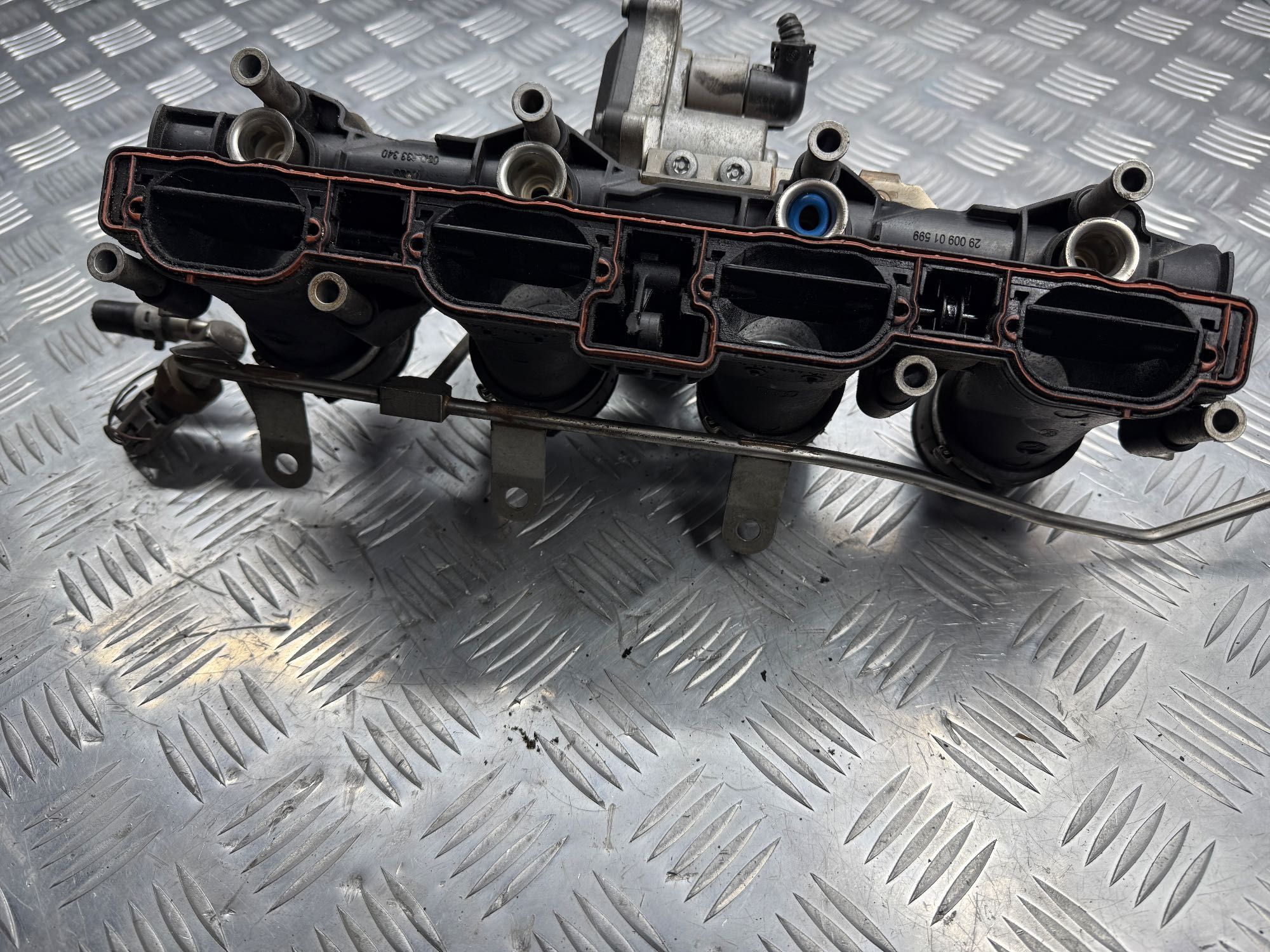 Коллектор впускной  vw passat 2.0 16v fsi (b6) 2005-2010 06D133209T