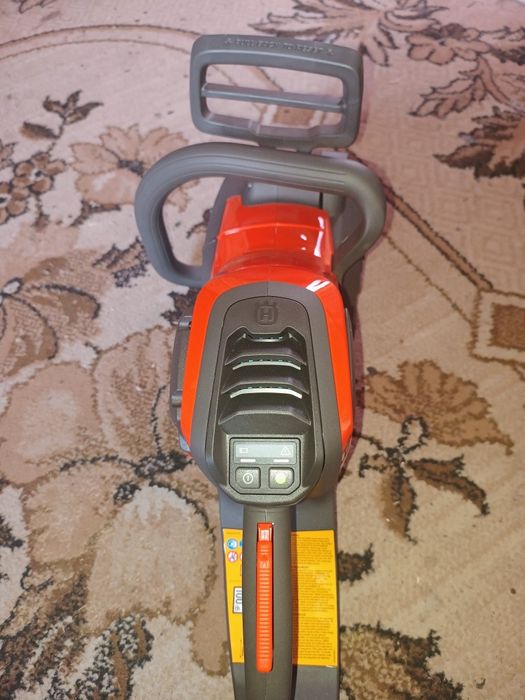 Husqvarna акамуляторна пила