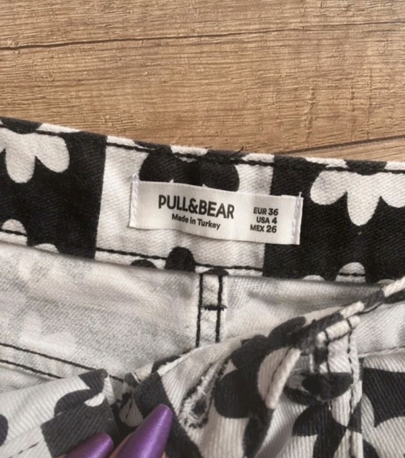 Spodnie jeansy w kwiaty szeroka nogawka Pull&Bear