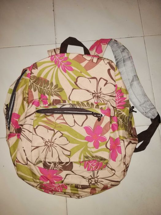 Mochila praticamente nova para ir de férias ou para as aulas