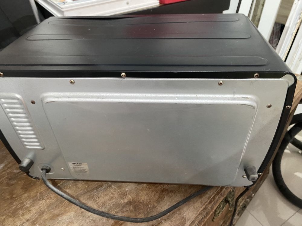 Mini forno preto
