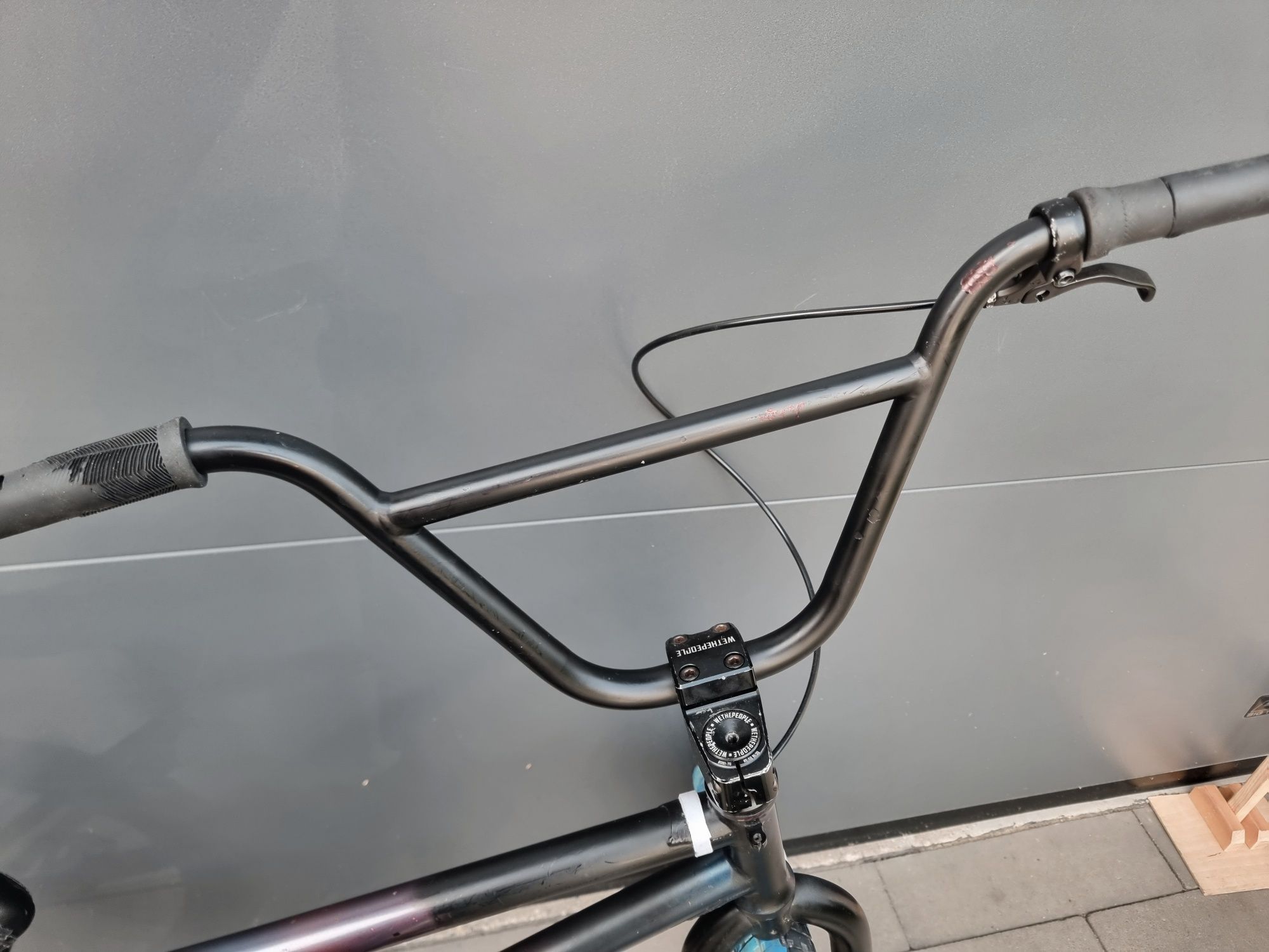 BMX WTP envy 9 + rampa, tyczka/płotek, 2 opony, pegi i kask