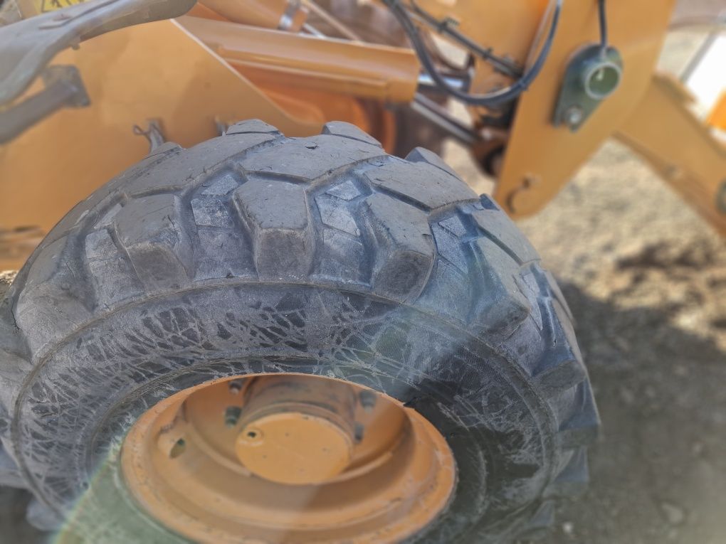 Ładowarka case cat jcb