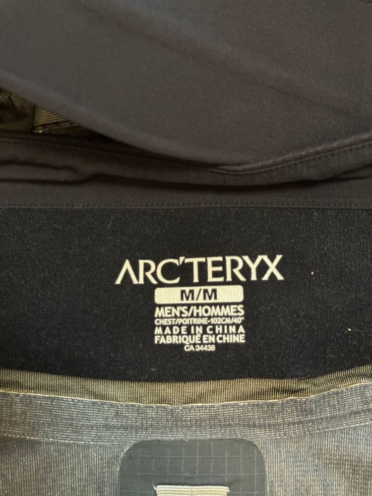 Arc'teryx Men's Gore-Tex Jacket with RECCO