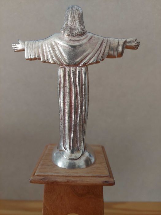 Réplica antiga do Cristo Rei