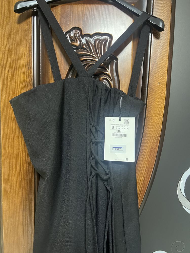 Чорна сукня Zara розміру S