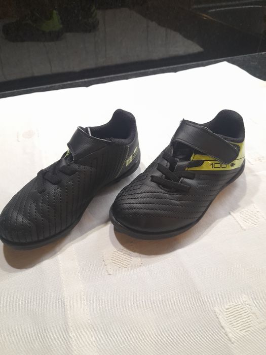 Chuteiras de Futebol p/ Criança KIPSTA - Tam 25 - Como novas