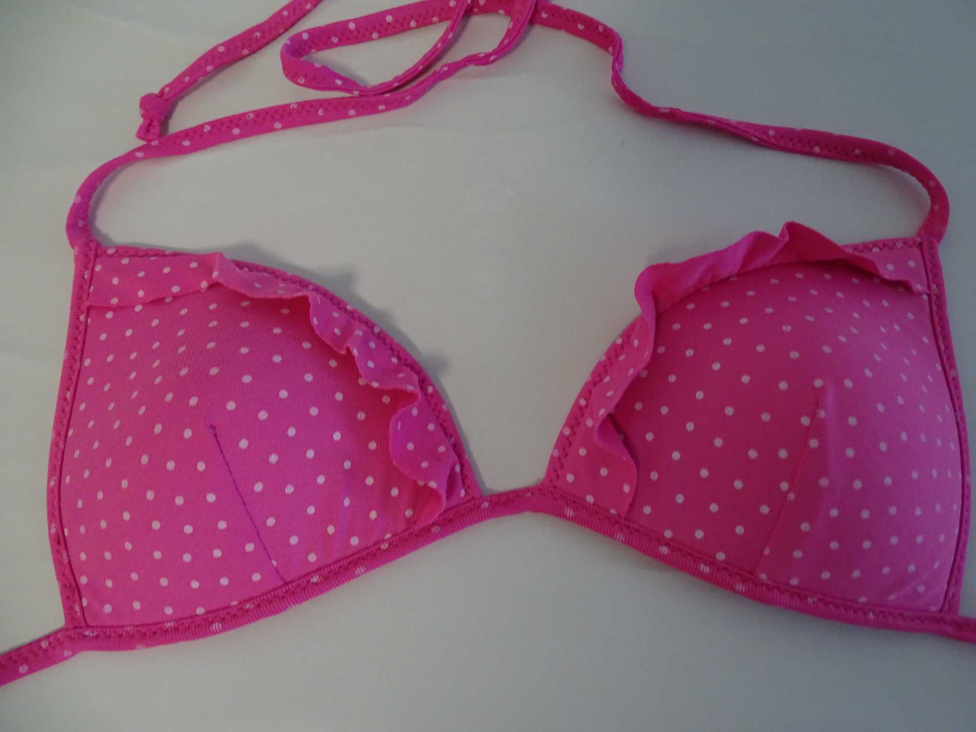 Bikini rosa ás bolinhas e folhos