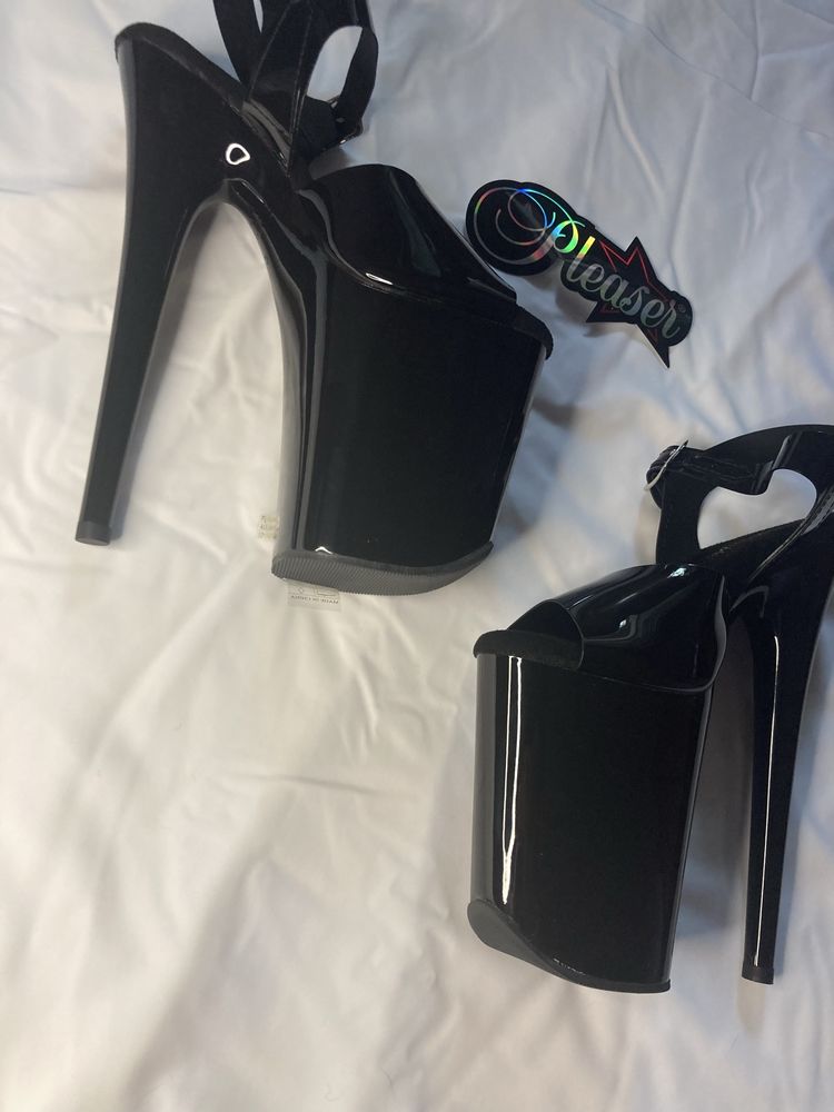 НОВІ Pleaser стріпи трійки 40 розмір