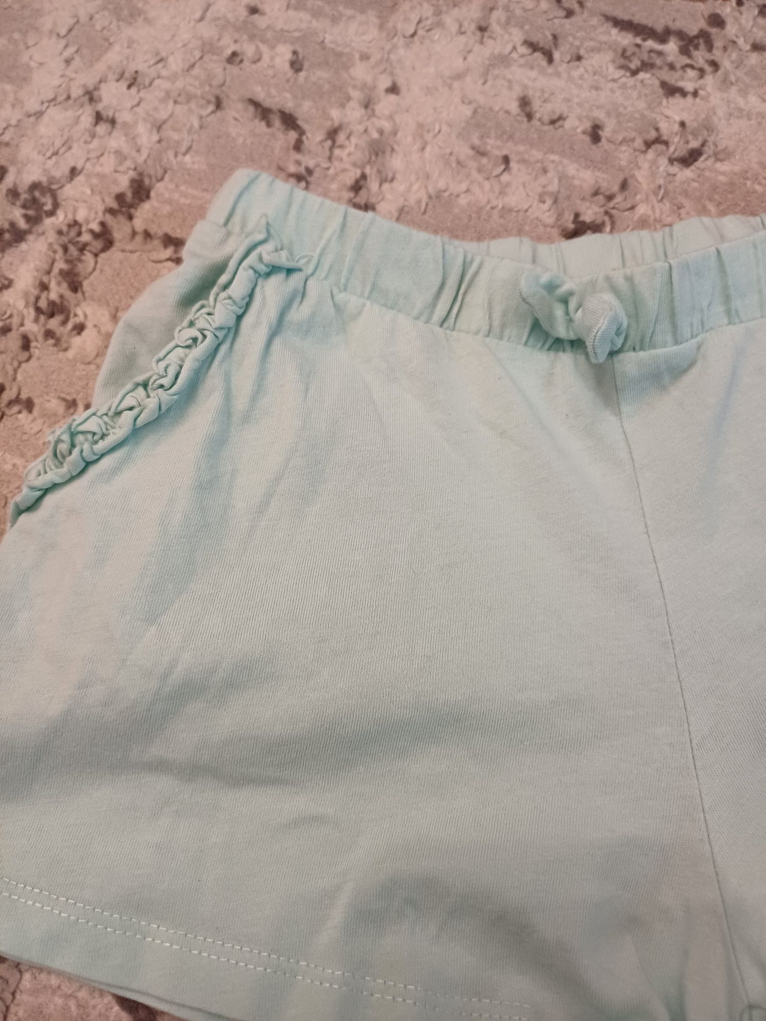 Spodenki 134-140  seledynowe H&M