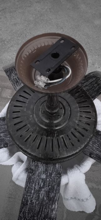 Ventoinha de teto com 4 luzes