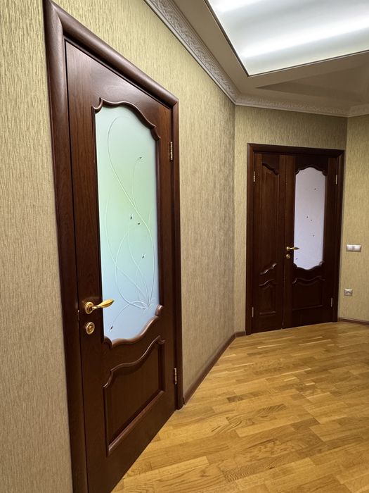 Продам міжкімнатні двері з натурального дерева