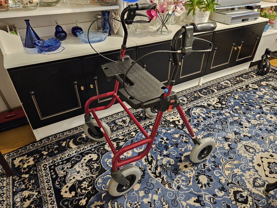 Chodzik balkonik podpórka na kółkach.