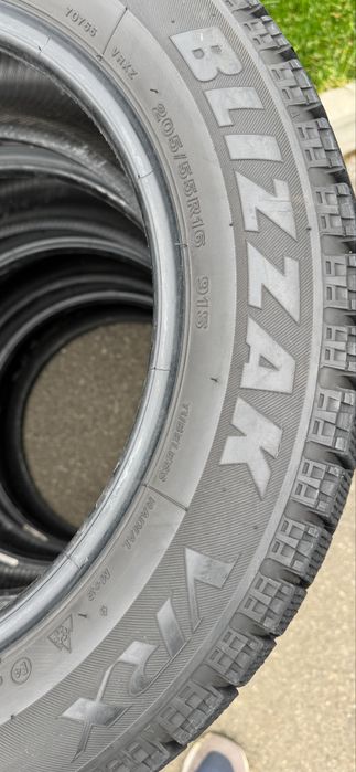 Зимова гума Bridgestone 205/55/16