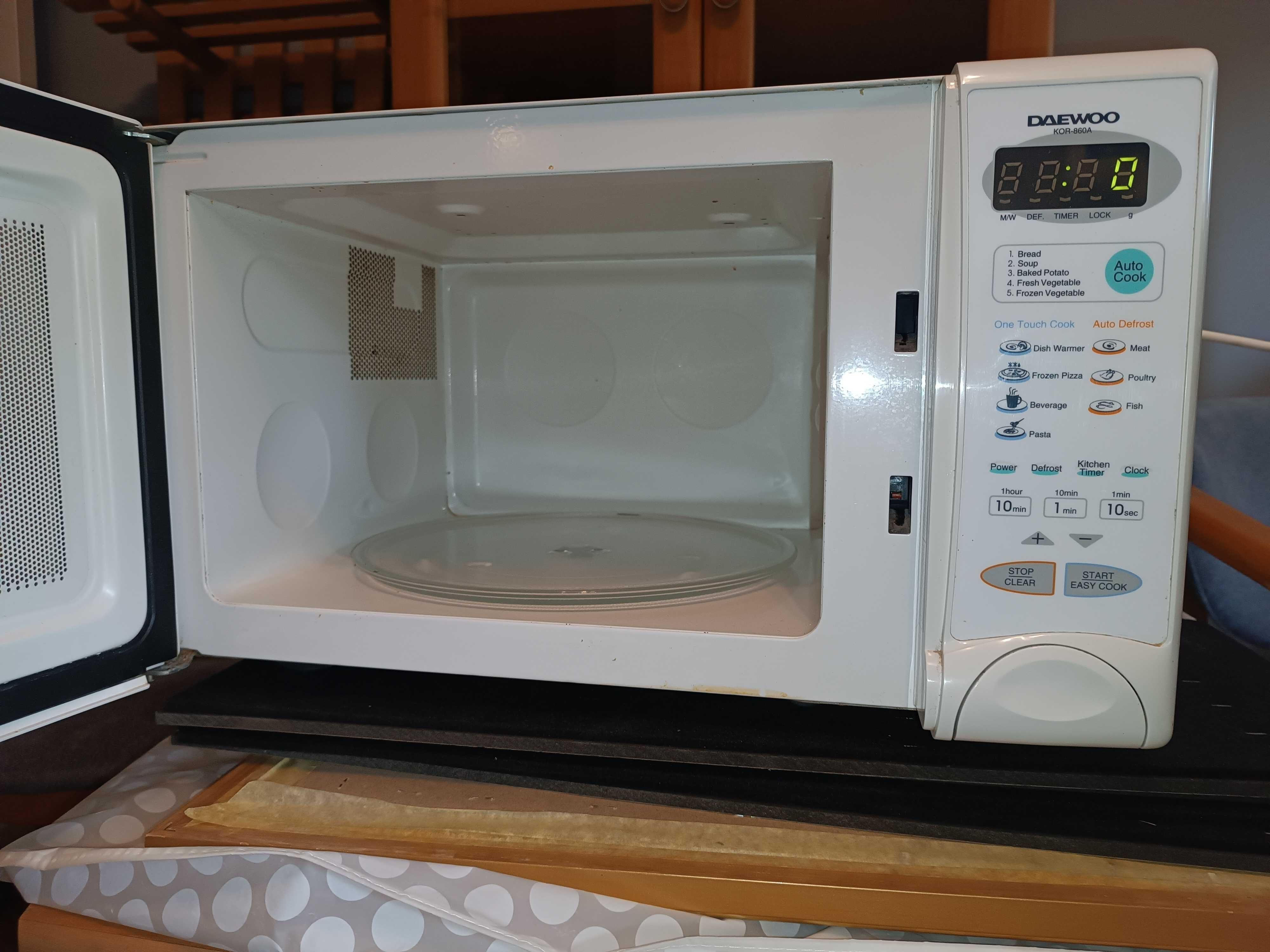 Kuchenka Mikrofalowa - mikrofalówka Daewoo 860A , funkcjonalna i tania