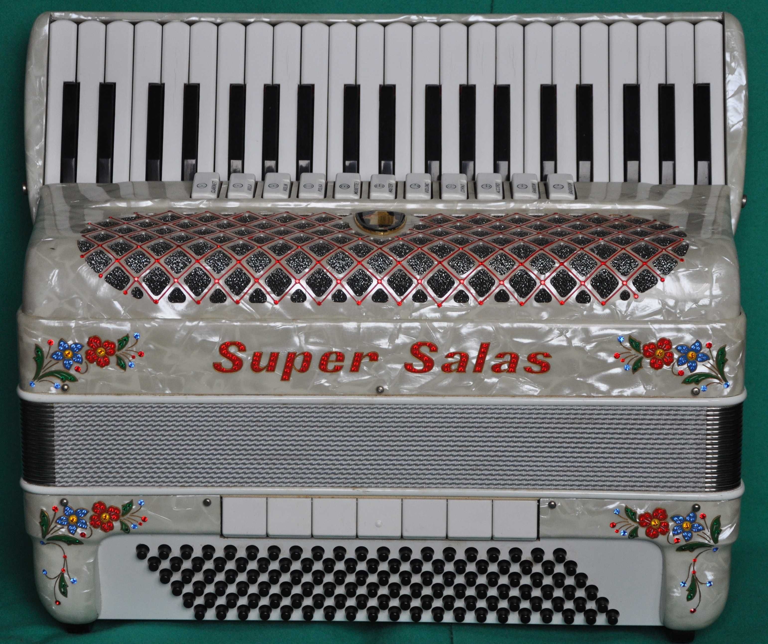 Акордеон,аккордеон італійський Super Salas повний,4-голосий 120 басів