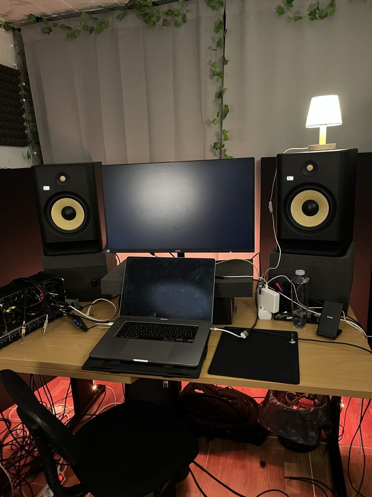 Monitores de estudio KRK RP 8 G4