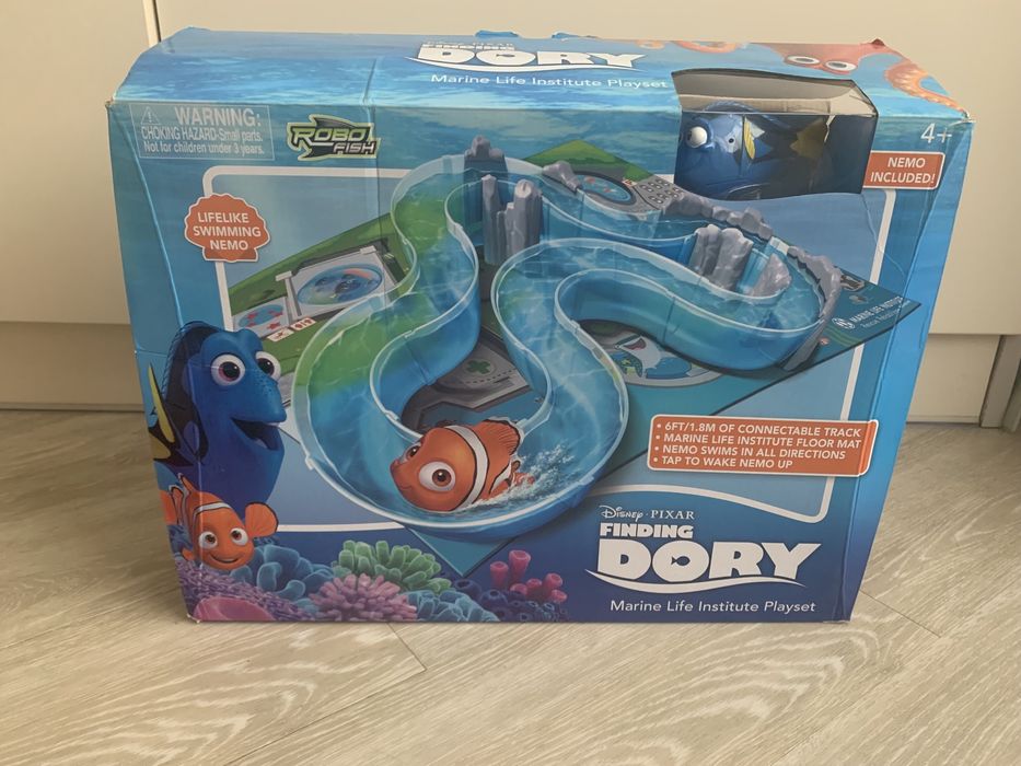 Игровой набор Zuru Pixar Finding Dory с робо-рыбкой и треком