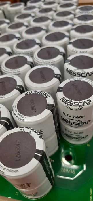суперконденсаторы (ионисторы ) 2,7 В 350 Ф не БУ по 75 грн/шт