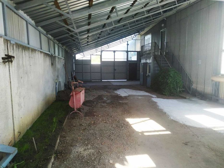 Виробниче приміщення з кран-балкою