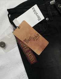 1. Jeansy Bershka