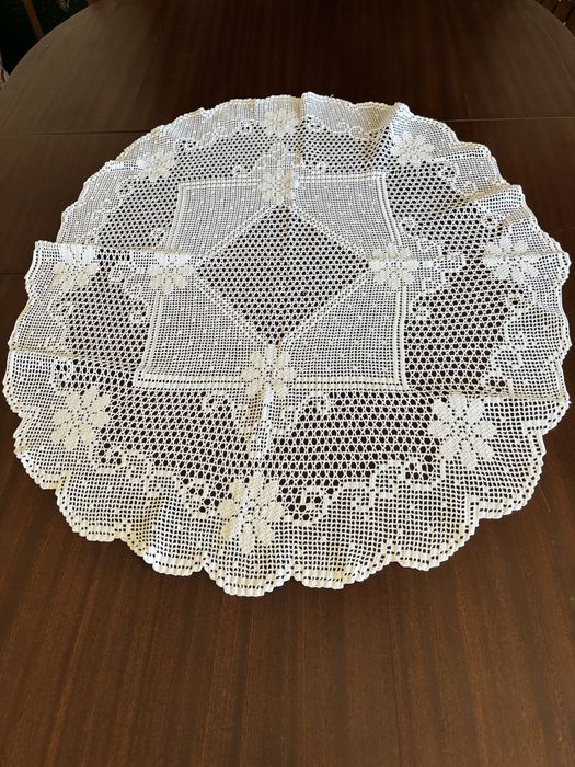 Pano em renda 97 por 73cm