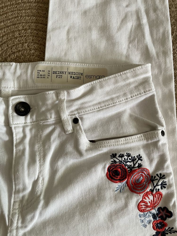 Spodnie białe 34 XS kwiaty wzor
