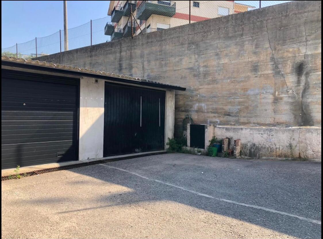 Garagem em Fala, São Martinho do Bispo