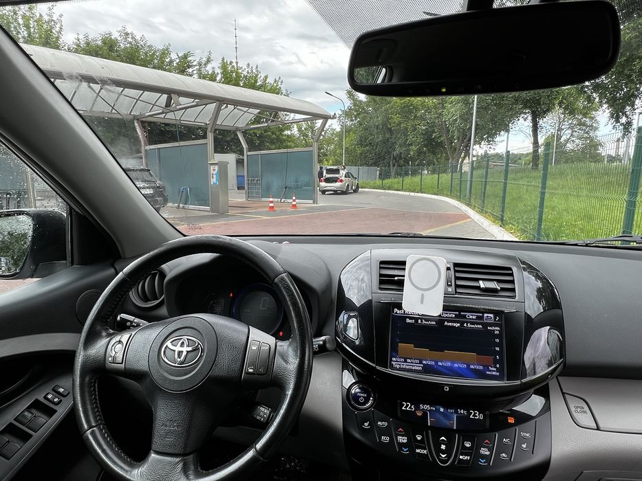 Toyota rav4 ev електромобіль