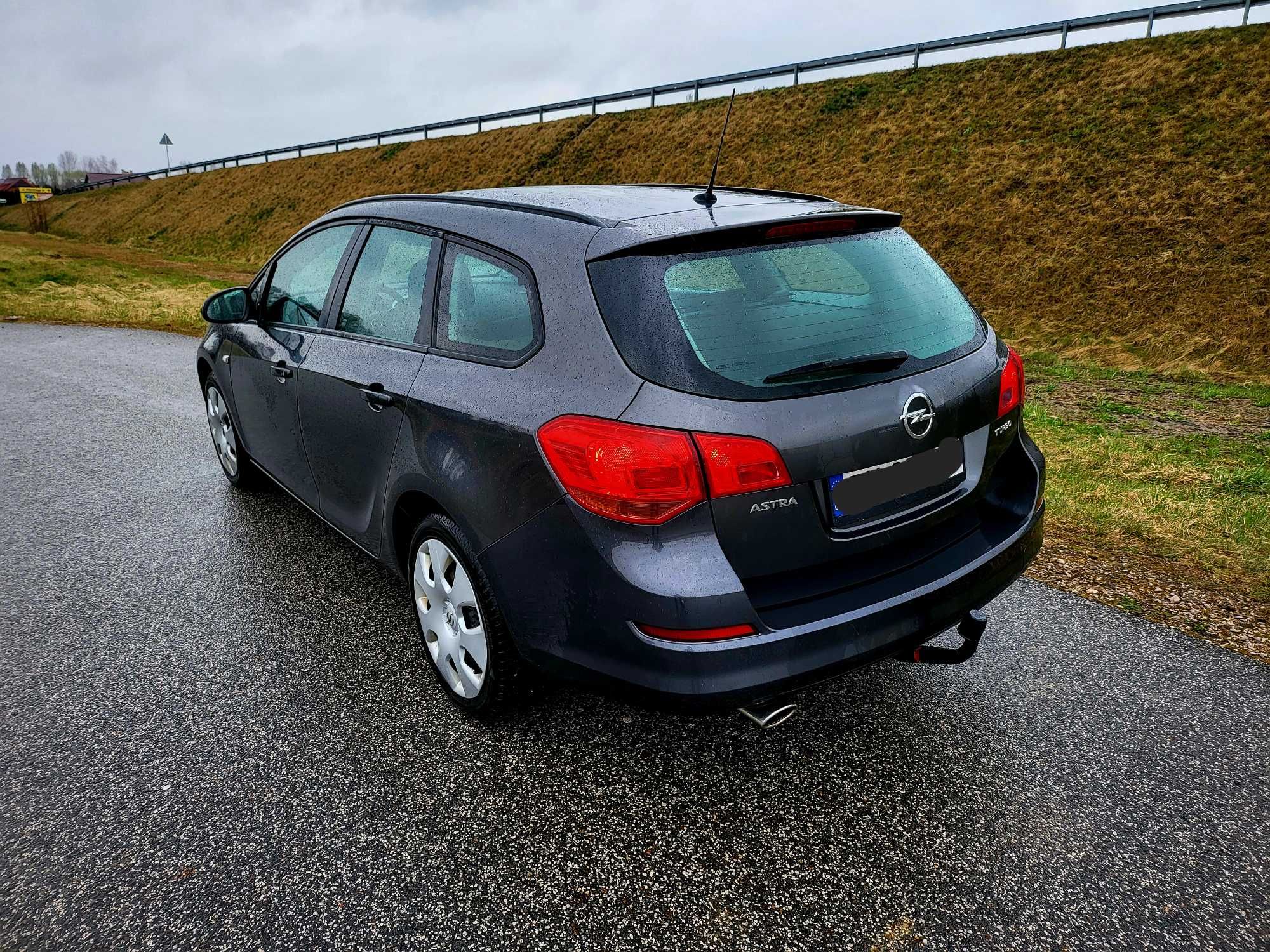 OPEL ASTRA J 1.4 T klima navi android grz.fotele 6bieg hak SUPER STAN