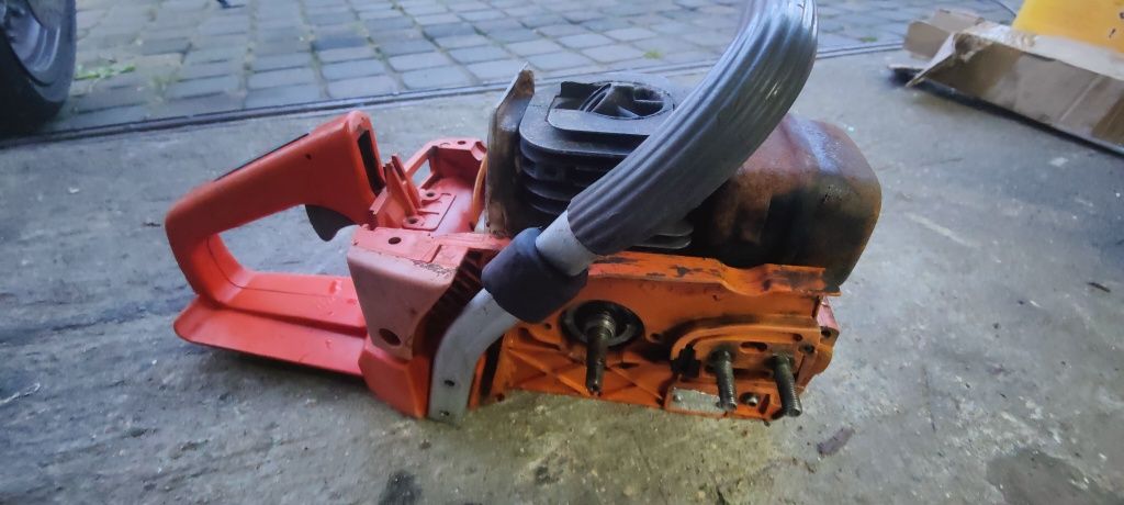 Pilarka husqvarna 36 136  142 137