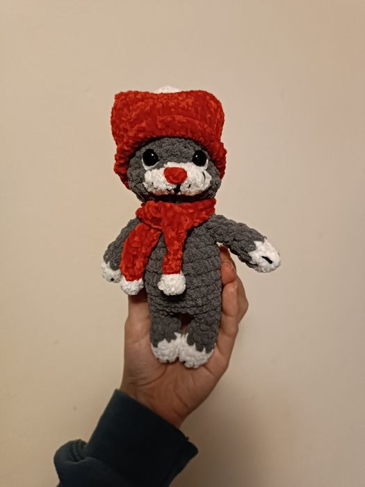 В'язані іграшки ручної роботи, дракончик, кошення та зайчик