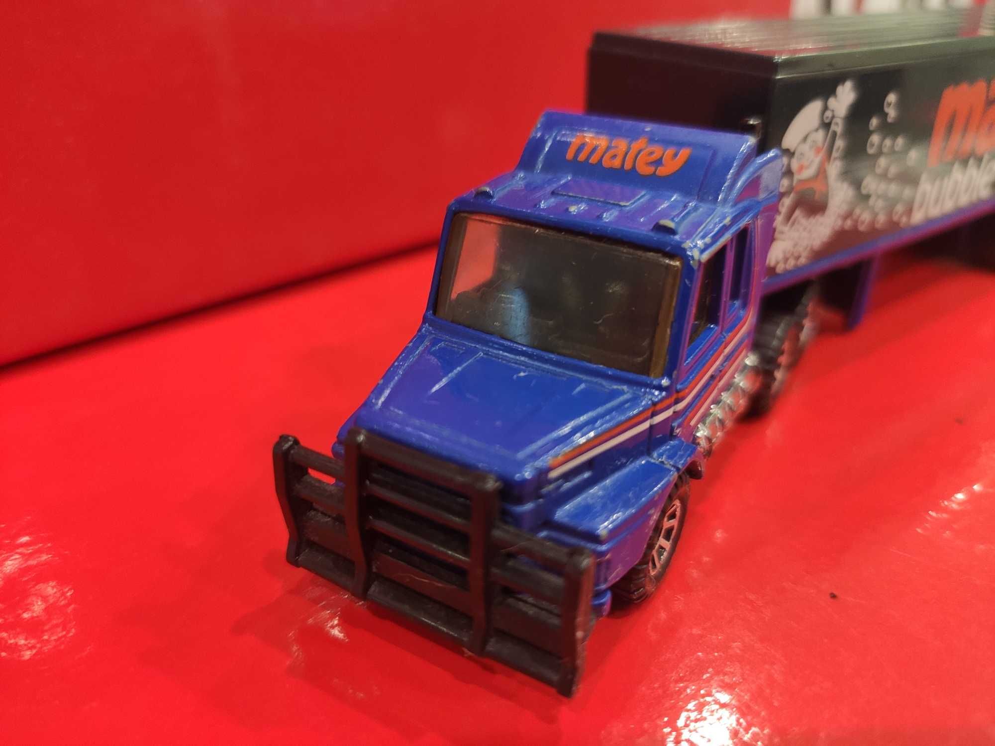 Matchbox Scania z naczepą Matey Convoy