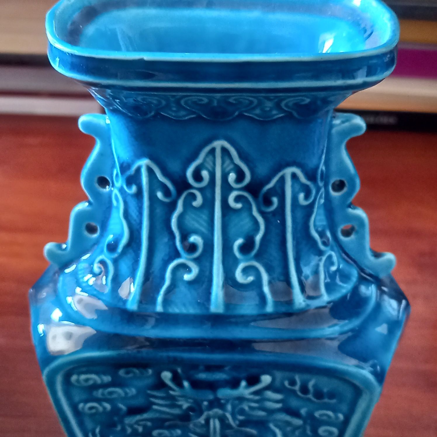 Par de jarras em porcelana chinesa com 20 cm altura