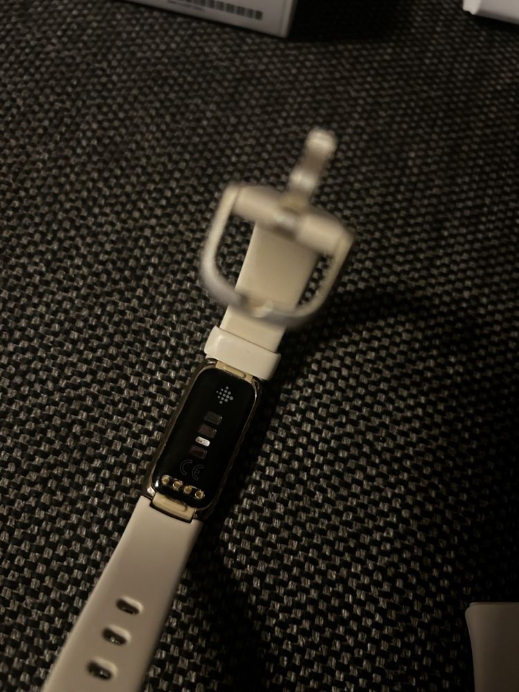 Fitbit Luxe tracker zegarek opaska  funkcyjna