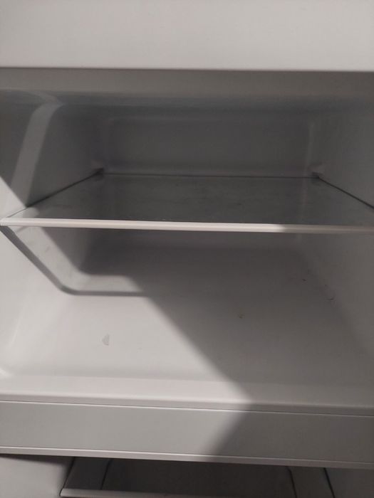 Продам свой  холодильник и микроволновку б/у в отличном состоянии!