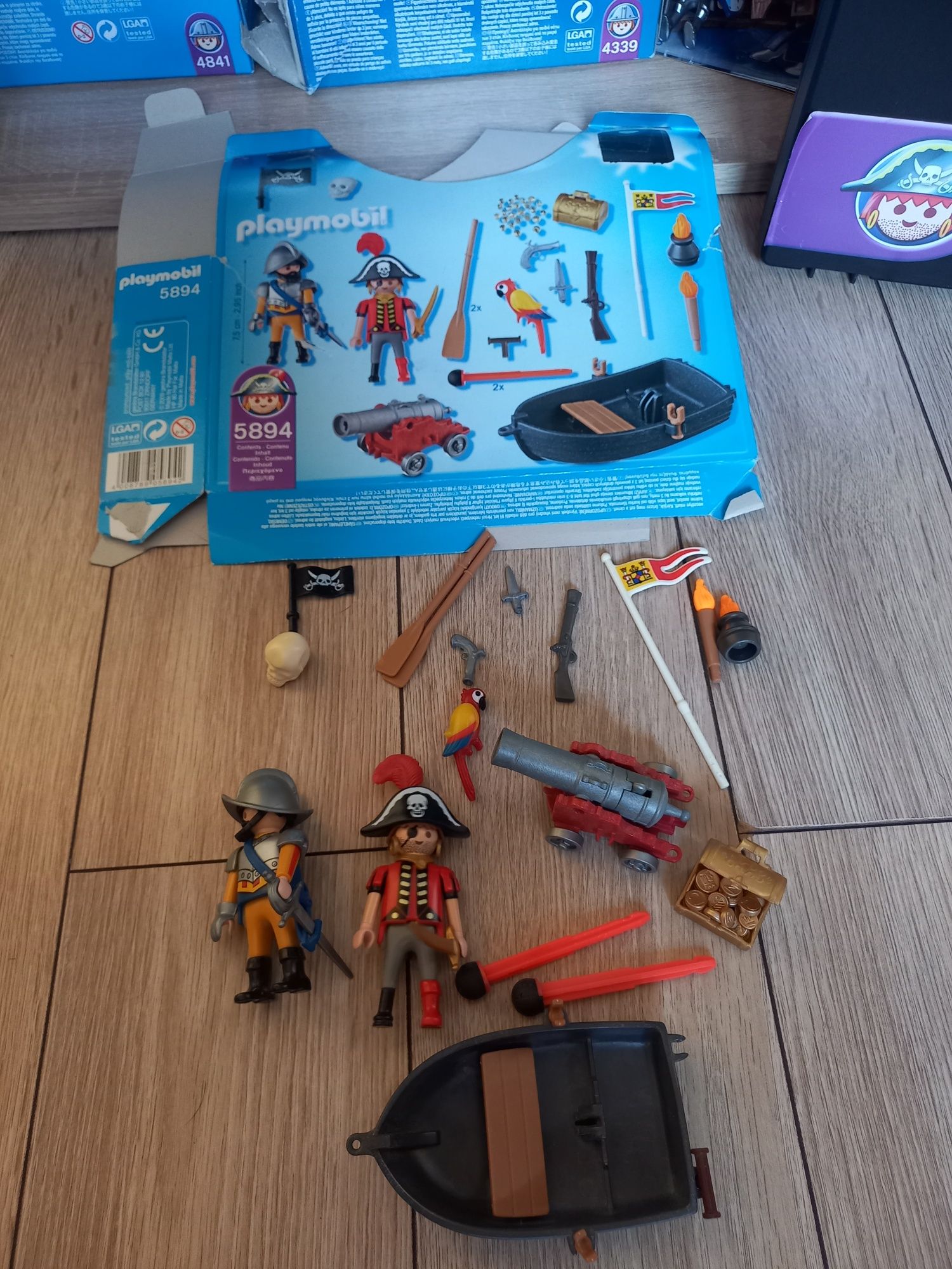 Playmobil Piraci 5894 Skrzynka: pirat z łódką, skarb, papuga, żołnierz