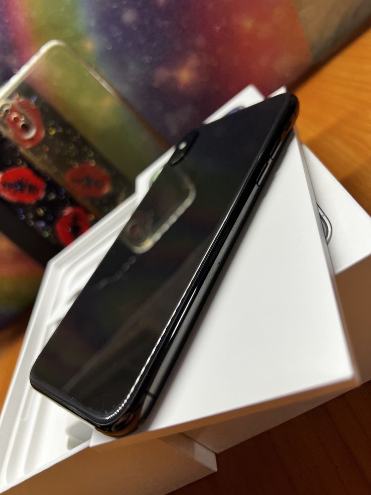 Продам iPhone X 64 gb все в комплекті рсім