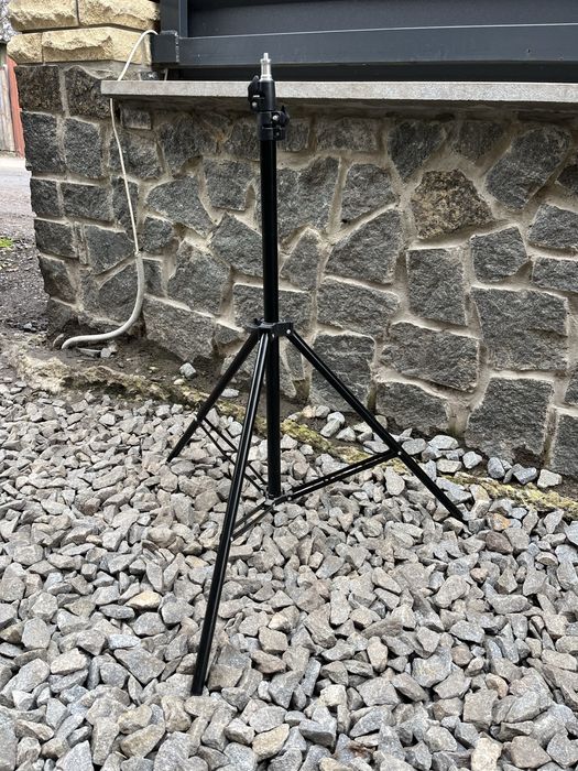 Продам штатив для лампи камери…