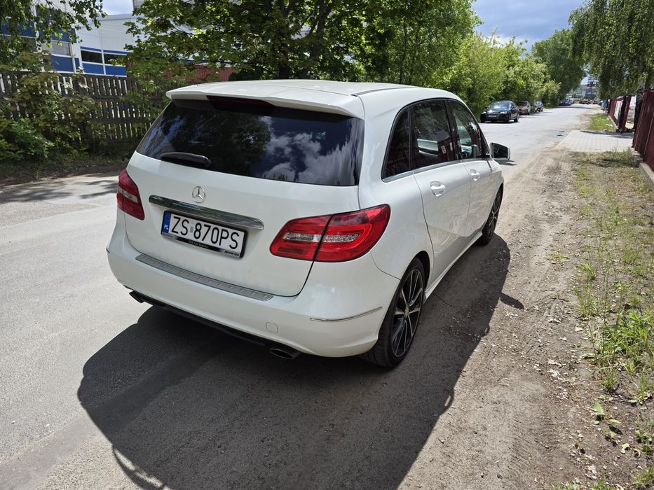 Mercedes B klasa  (W246) - B180  bixenon, pakiet AMG, benzyna