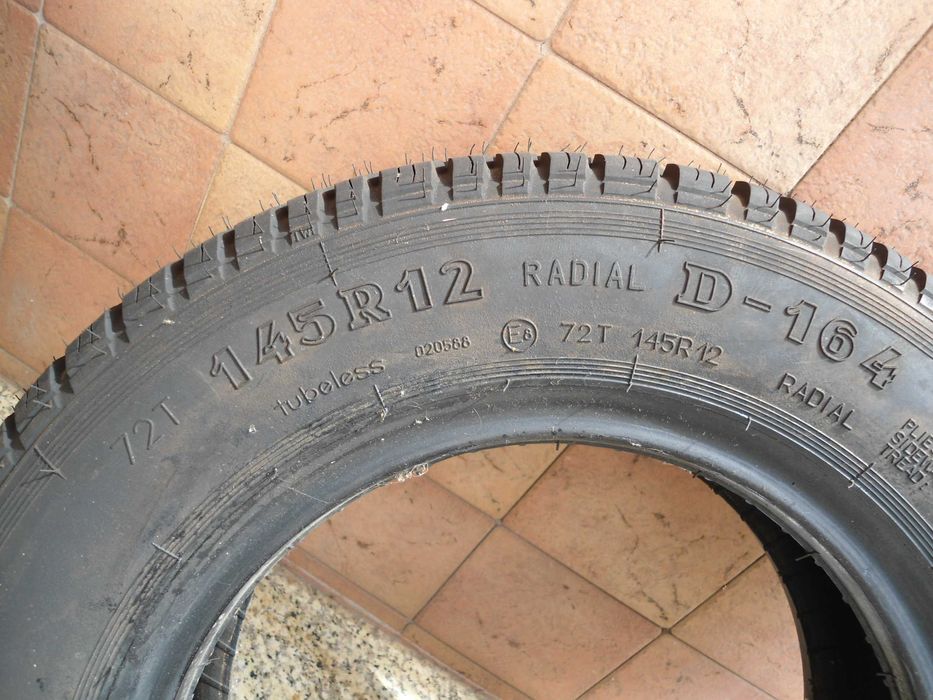 Pneu 145 / R12 NOVO Marca Debica