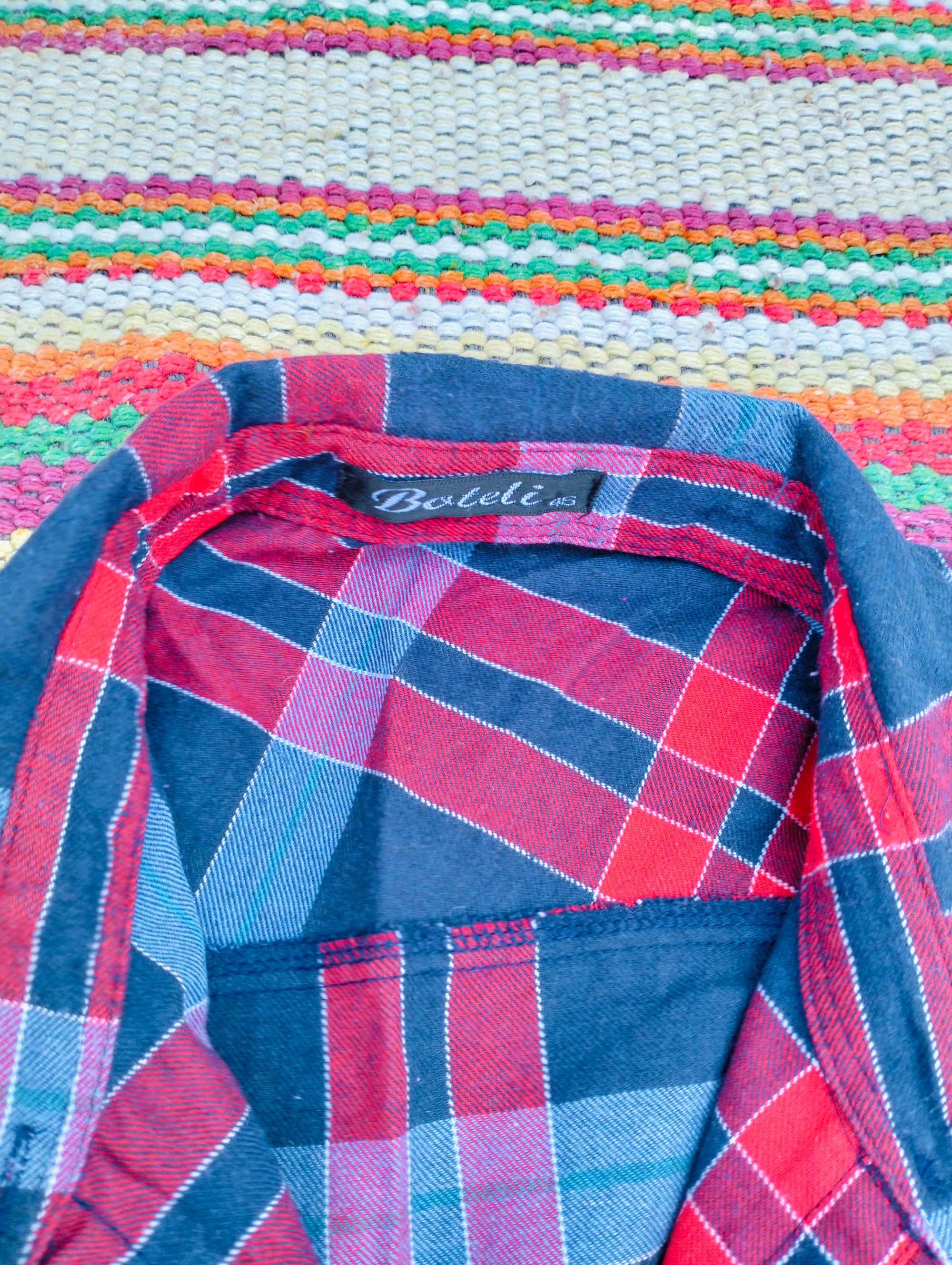 Camisa xadrez vermelho e azul
