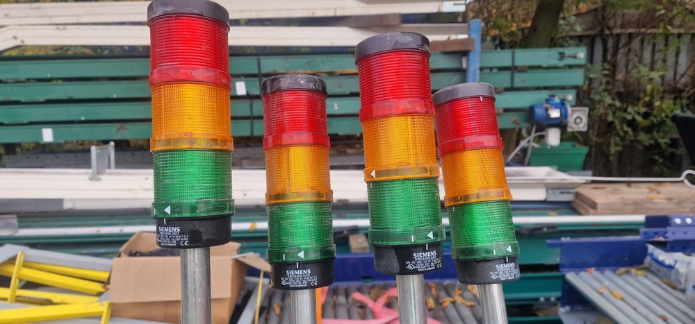 Kolumna lampa sygnalizacyjna czerwona, żółta, zielona siemens