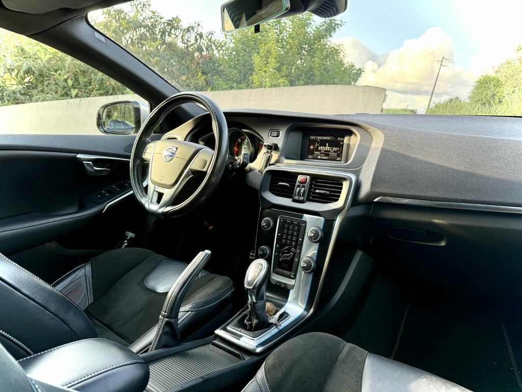 Volvo v40 D2 R-Design
