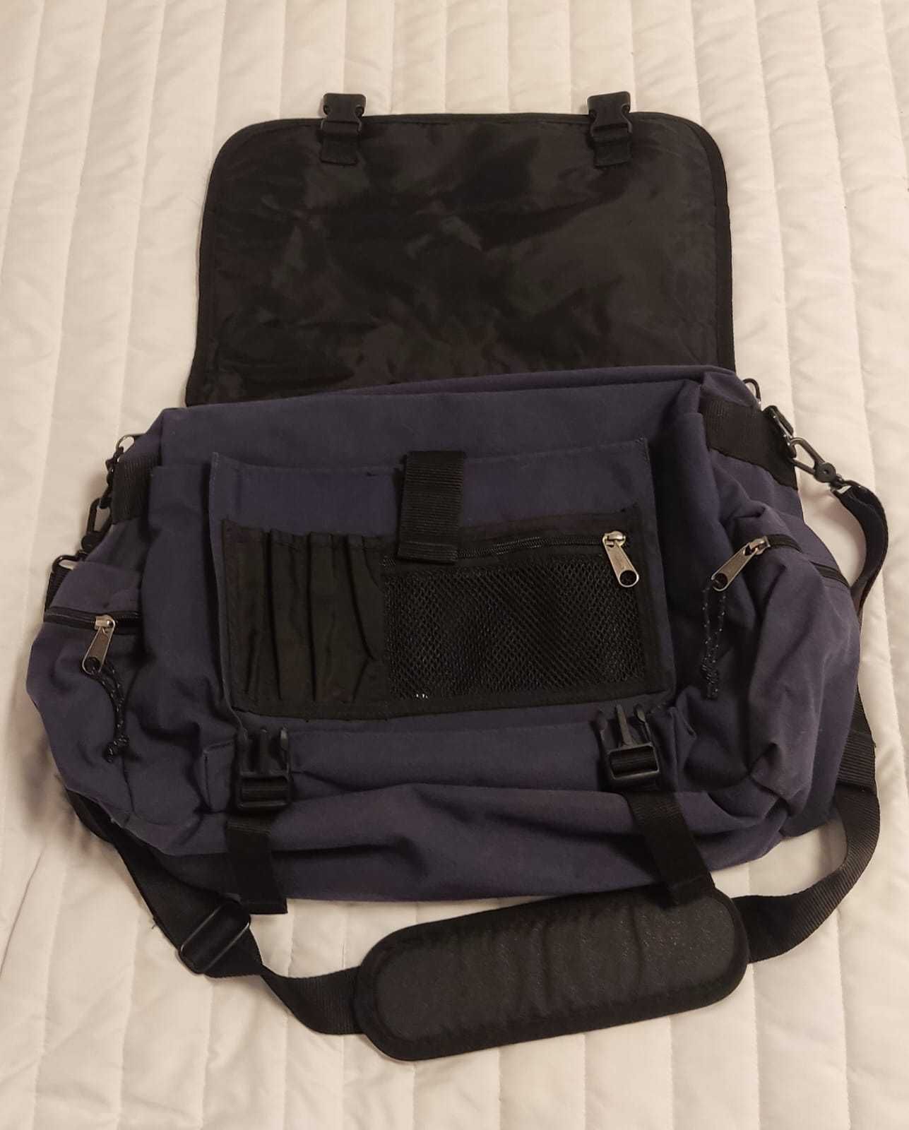 Eastpak torba na laptopa granatowa