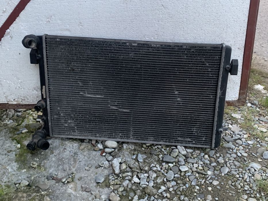 Радіатор  VW Tiguan , Golf , Touran , Bora